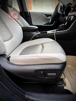 تۆیۆتا ڕاڤ 4